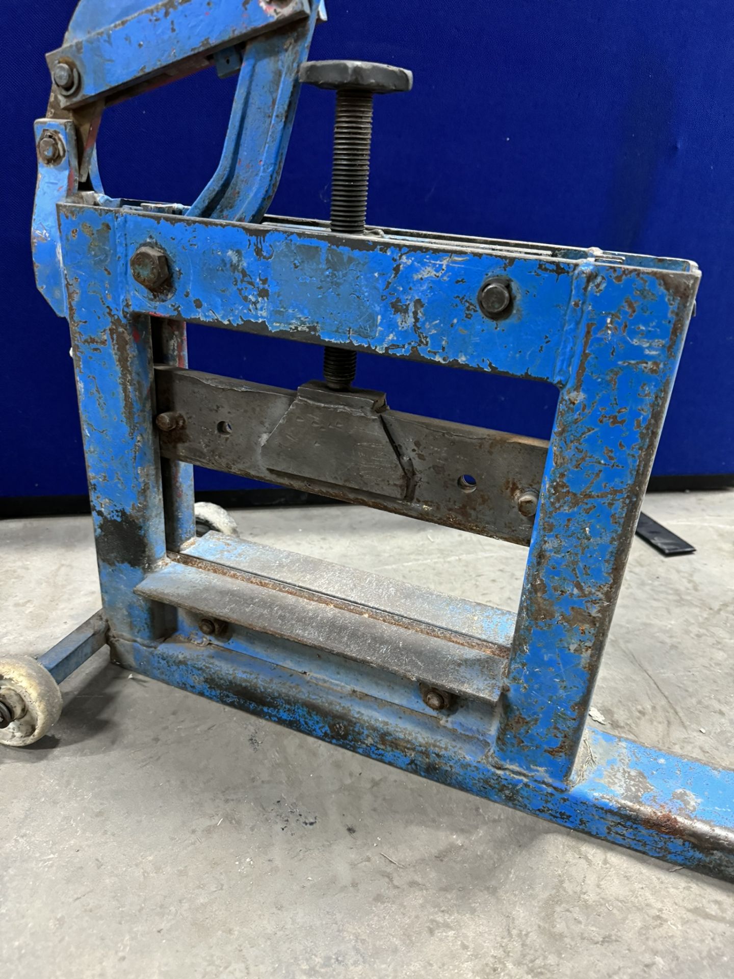 Unbranded Metal Guillotine - Image 2 of 3