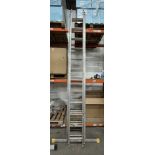 Werner 7233518 Triple Extension Ladder | Extending Height: 8.53m