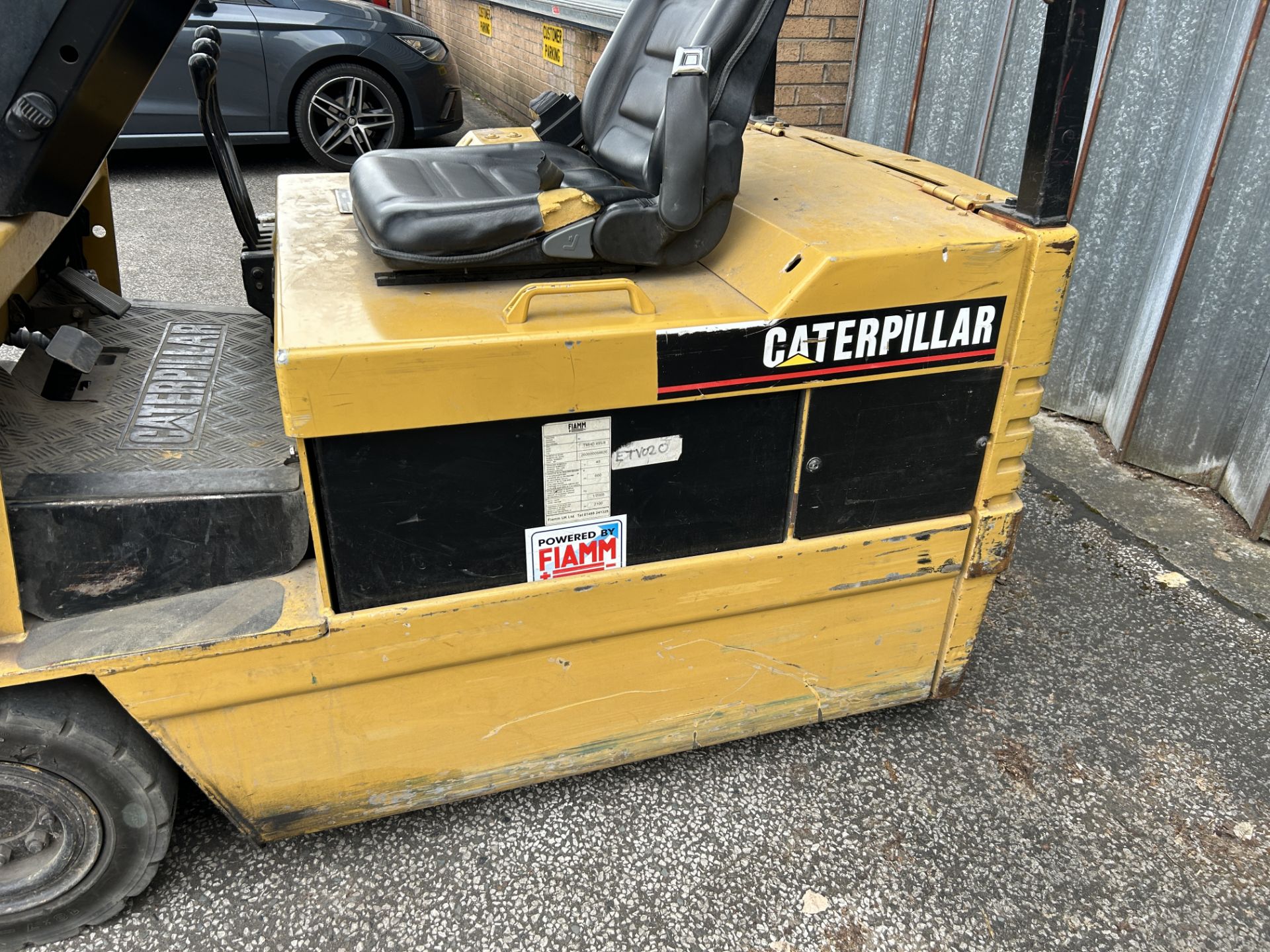 Caterpillar EP18T Electric Forklift Truck w/ Charger - Bild 4 aus 11