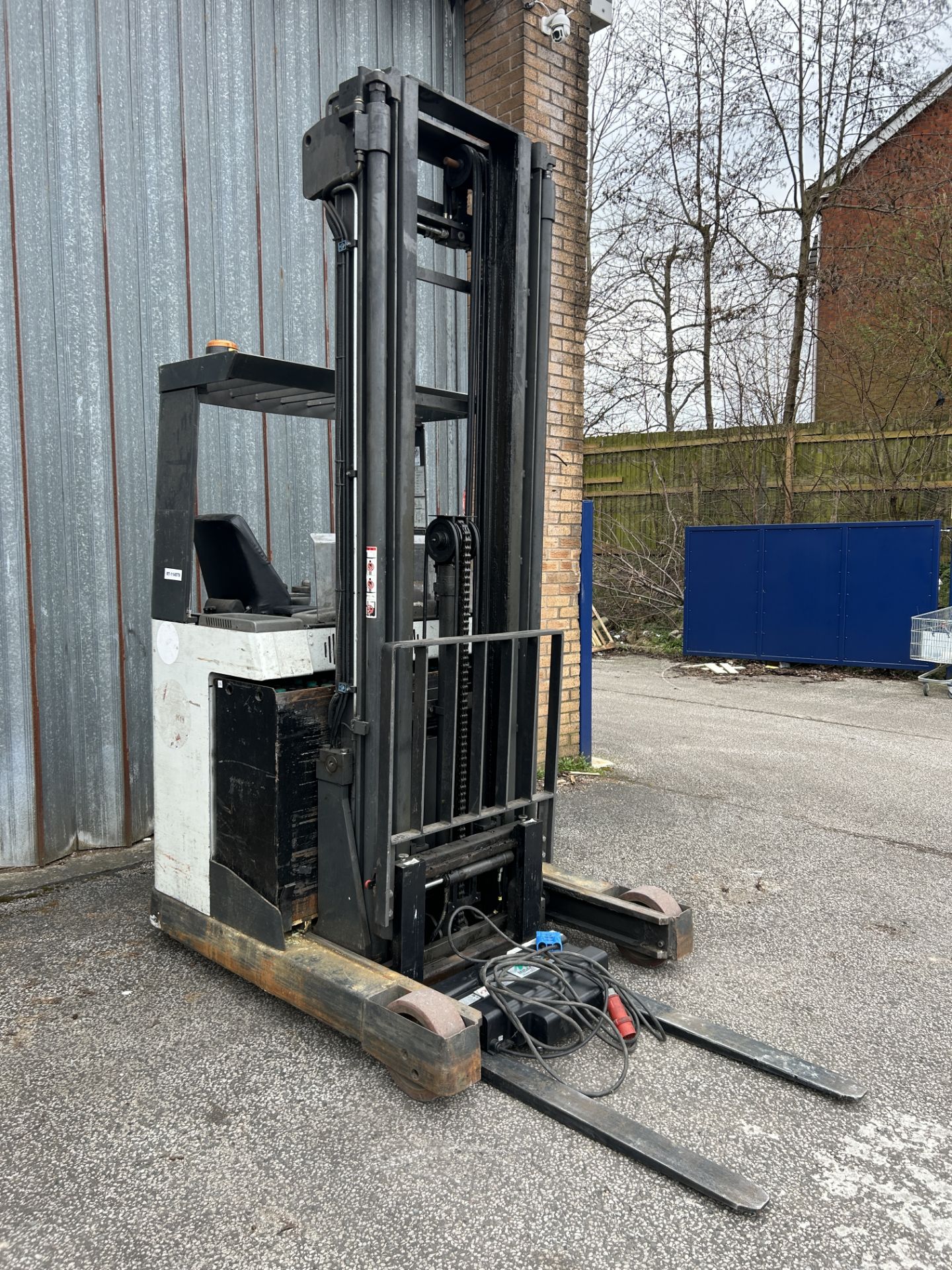 Atlet UNS14 Electric Reach Forklift Truck w/ Charger | YOM: 2008 | 5,216 Hours