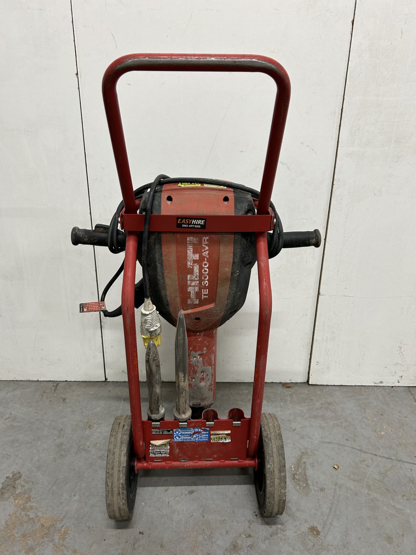 Hilti TE3000-AVR Heavy-Duty Concrete Breaker/Jackhammer w/ Trolley & 2 x Attachments - Image 5 of 5