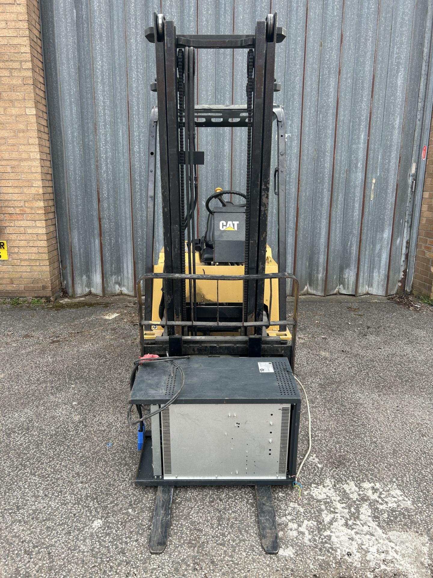 Caterpillar EP18T Electric Forklift Truck w/ Charger - Bild 2 aus 11