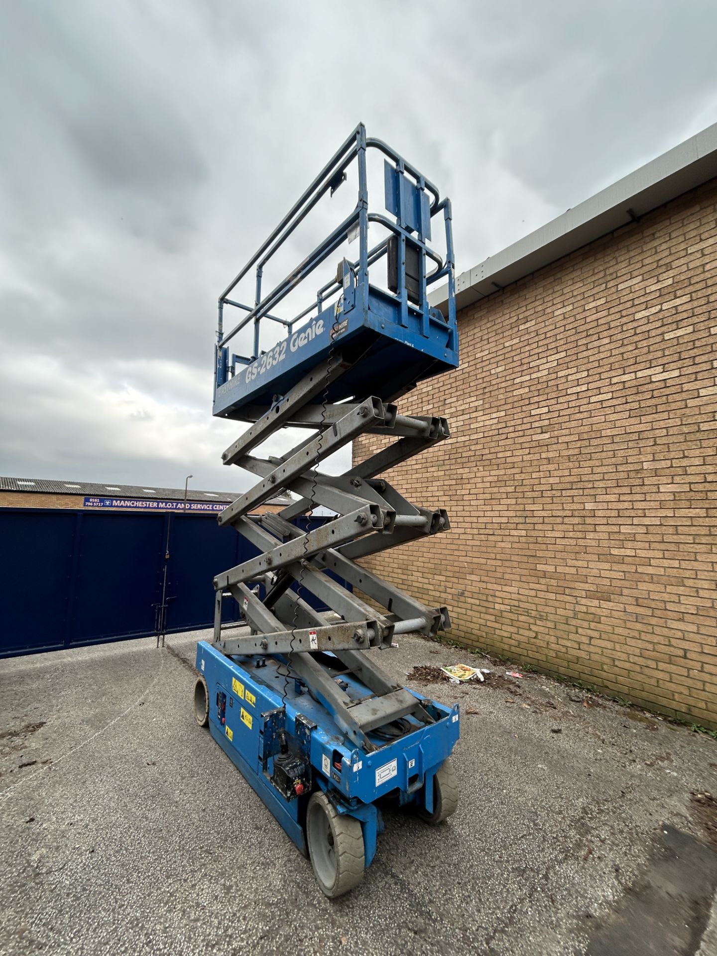 Genie GS-2632 Electric Scissor Lift | YOM: 2006 - Image 10 of 11