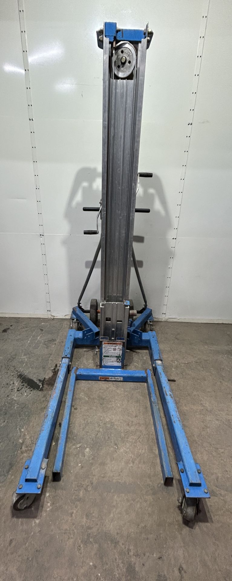 Genie SLA25 Superlift Advantage Material Lift | YOM: 2008 - Bild 3 aus 7