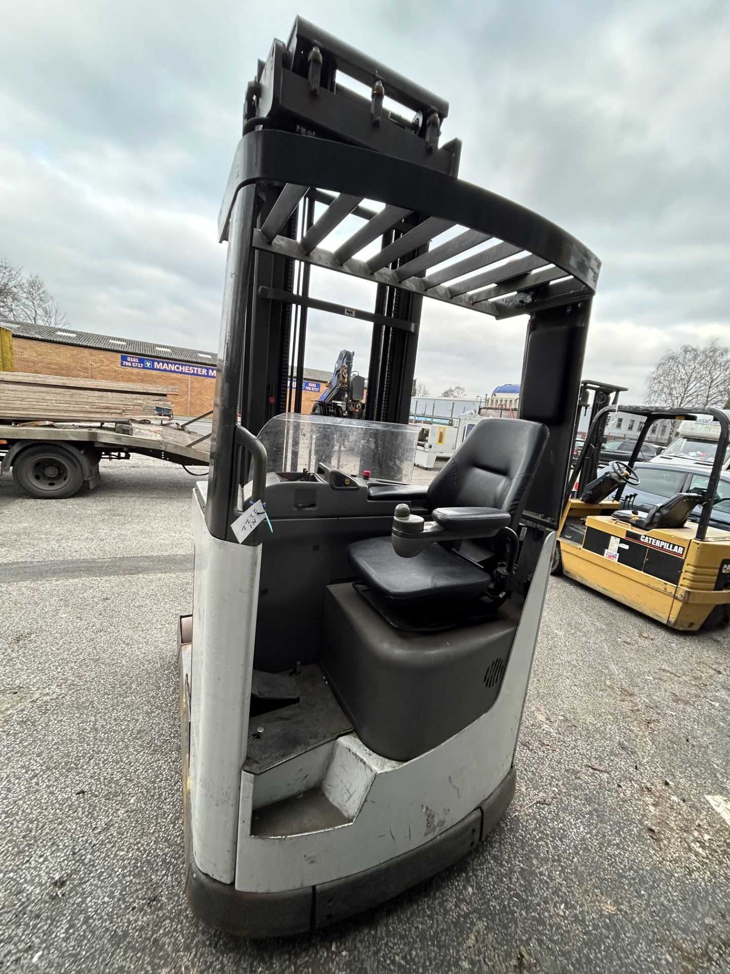 Atlet UNS14 Electric Reach Forklift Truck w/ Charger | YOM: 2008 | 5,216 Hours - Image 6 of 9