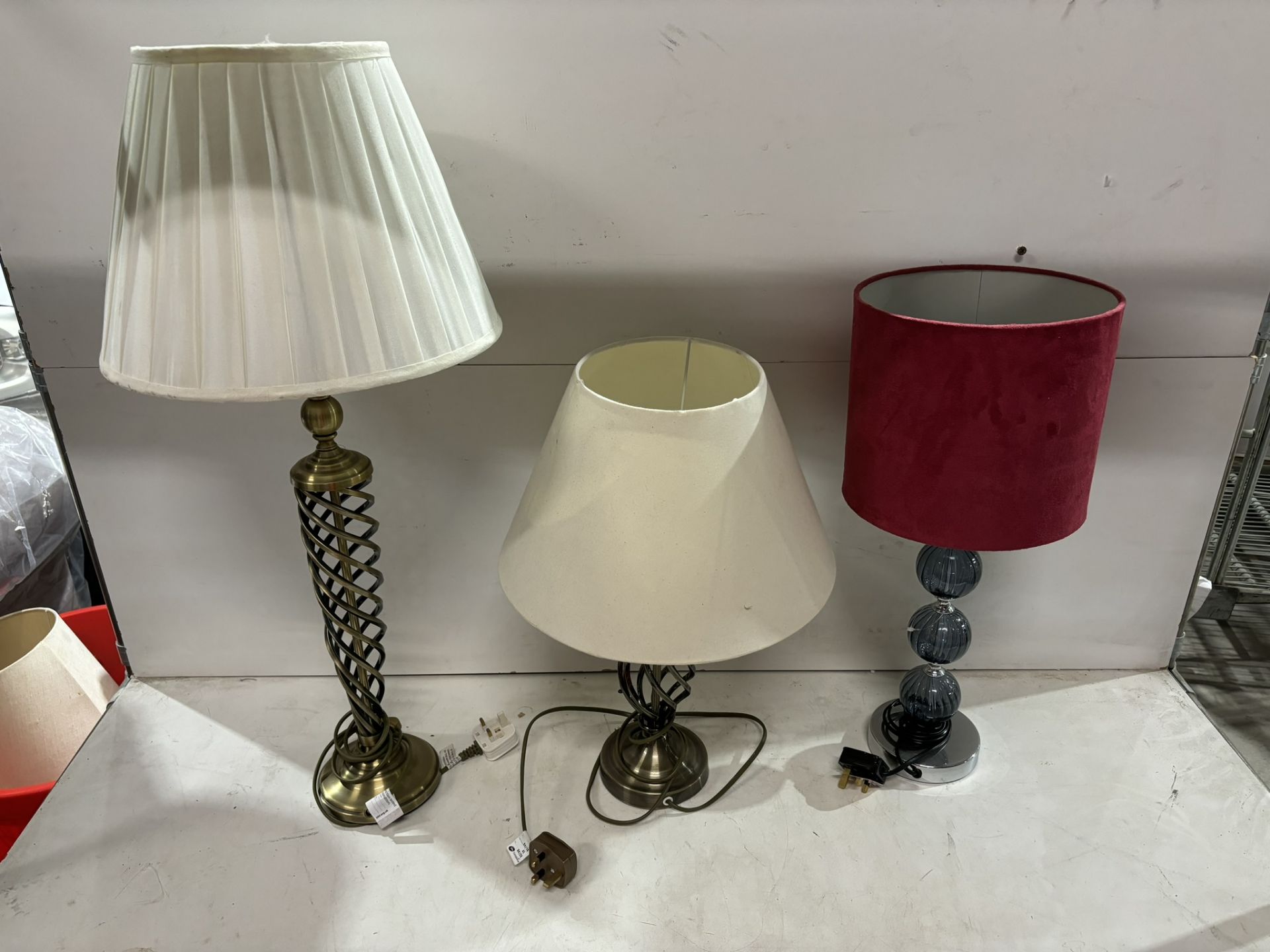 Quantity Of Various Table & Floor Lamps As Seen In Photos - Bild 2 aus 4