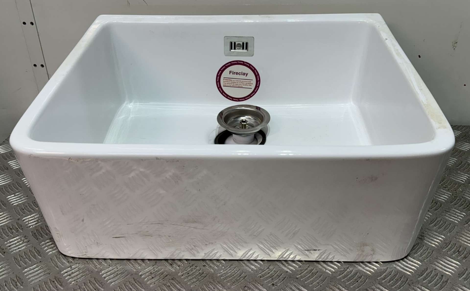 EX-DISPLAY UNBRANDED WHITE BATHROOM SINK W/ WASTE *SCRATCHES SEE PICTURES*