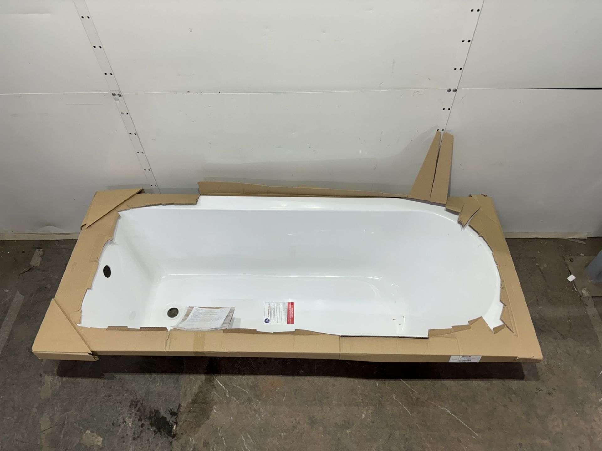 Essentials Round Single Ended 1700mm x 70mm Rectangular Bath - Image 2 of 5