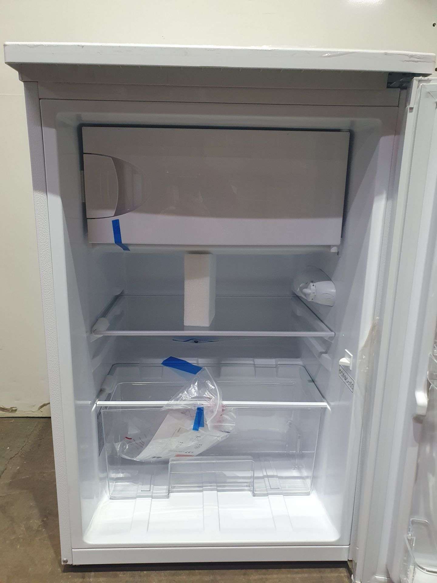 EX-DISPLAY TEKNIX UC55R3W 55CM 107LITRE UNDER COUNTER WITH ICE BOX FREESTANDING FRIDGE WHITE - Image 2 of 7