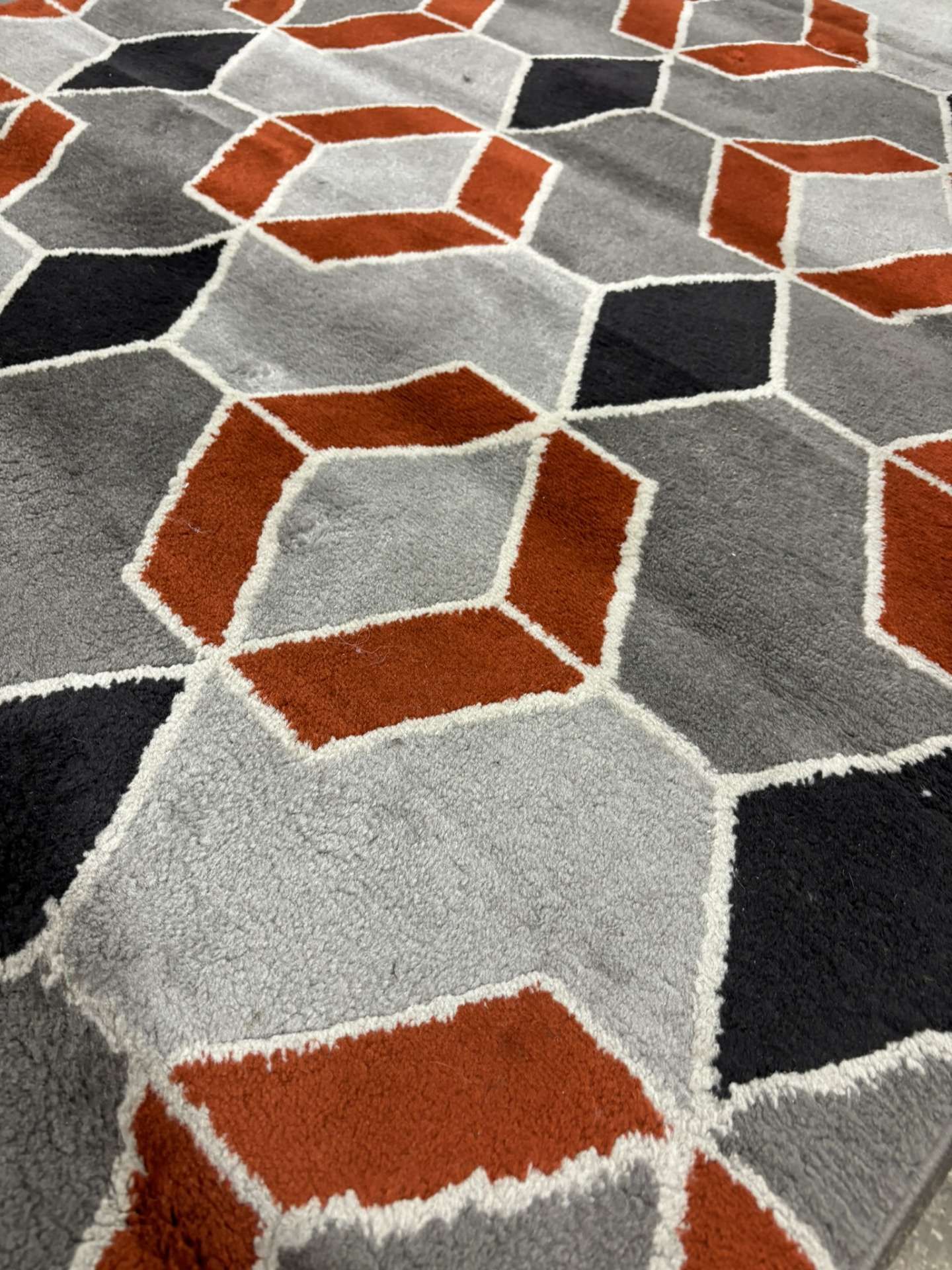 Ex-Display Grey/Terracotta Maitai Design Rug - Image 2 of 4