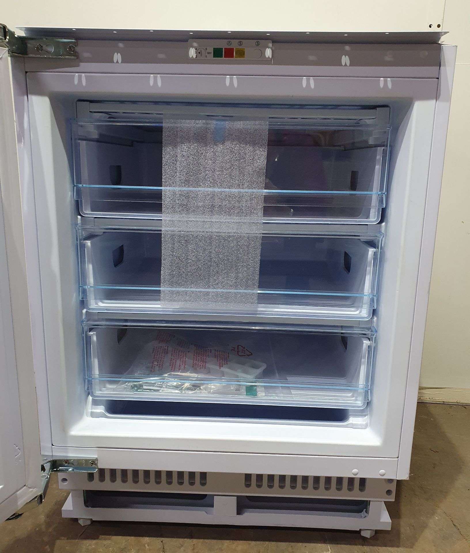 EX-DISPLAY MATRIX WHITE INTEGRATED UNDER COUNTER FREEZER 60CM - Bild 2 aus 6