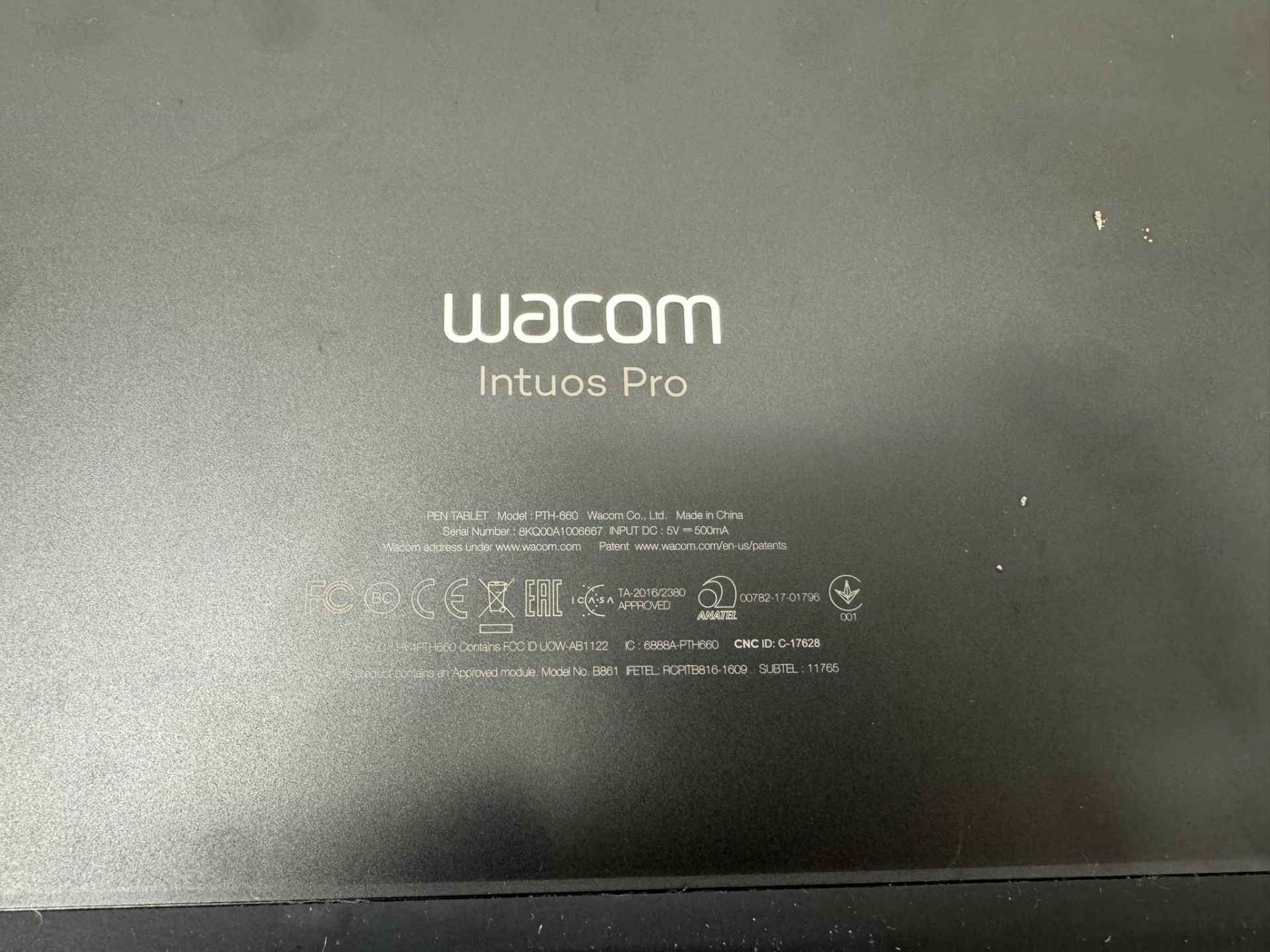 Wacom PTH660 Intuos Pro Digital Graphic Drawing Tablet - Bild 3 aus 3