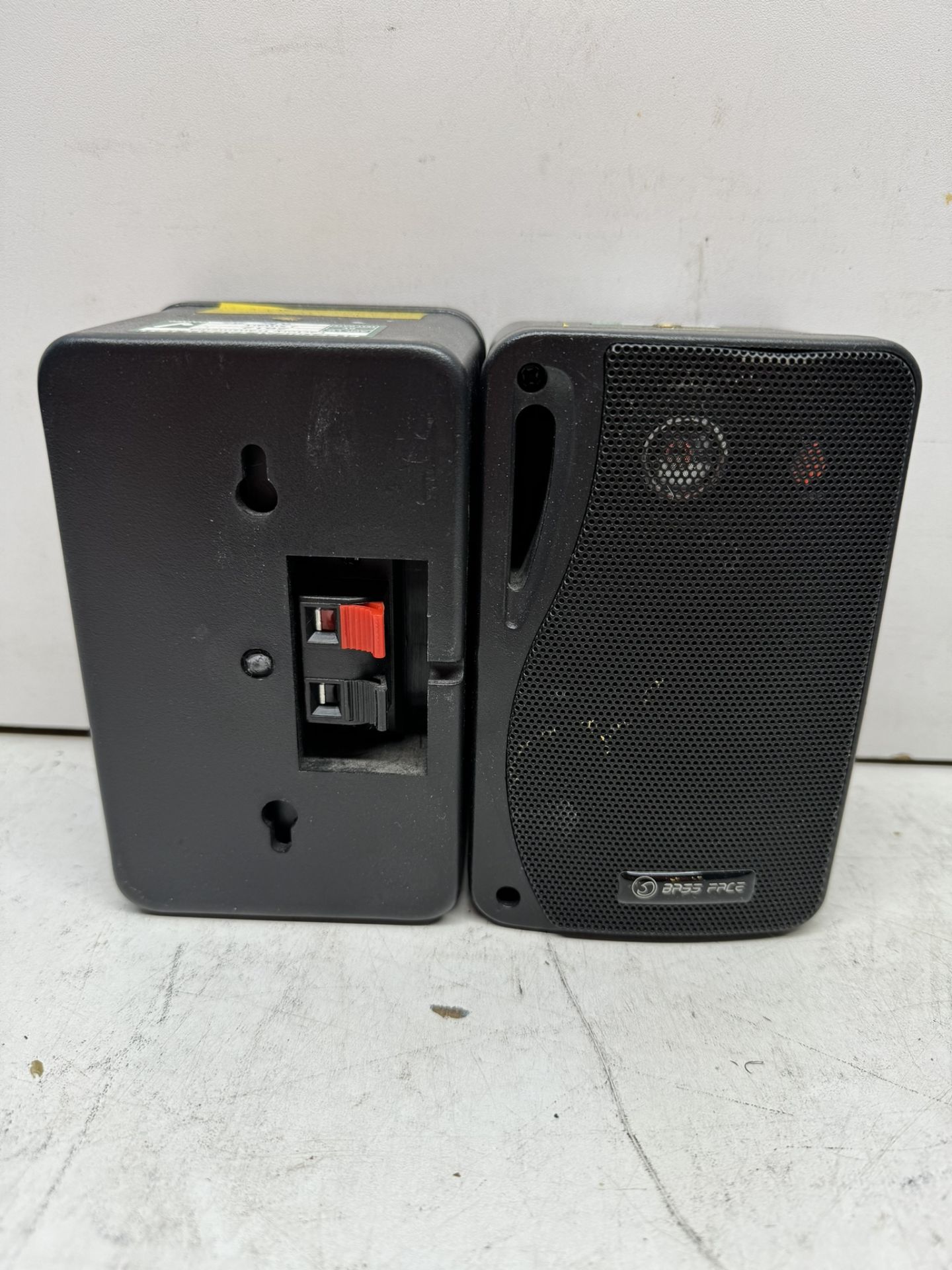 2 x Bassface Weatherproof Outdoor Box Speakers - Image 4 of 4