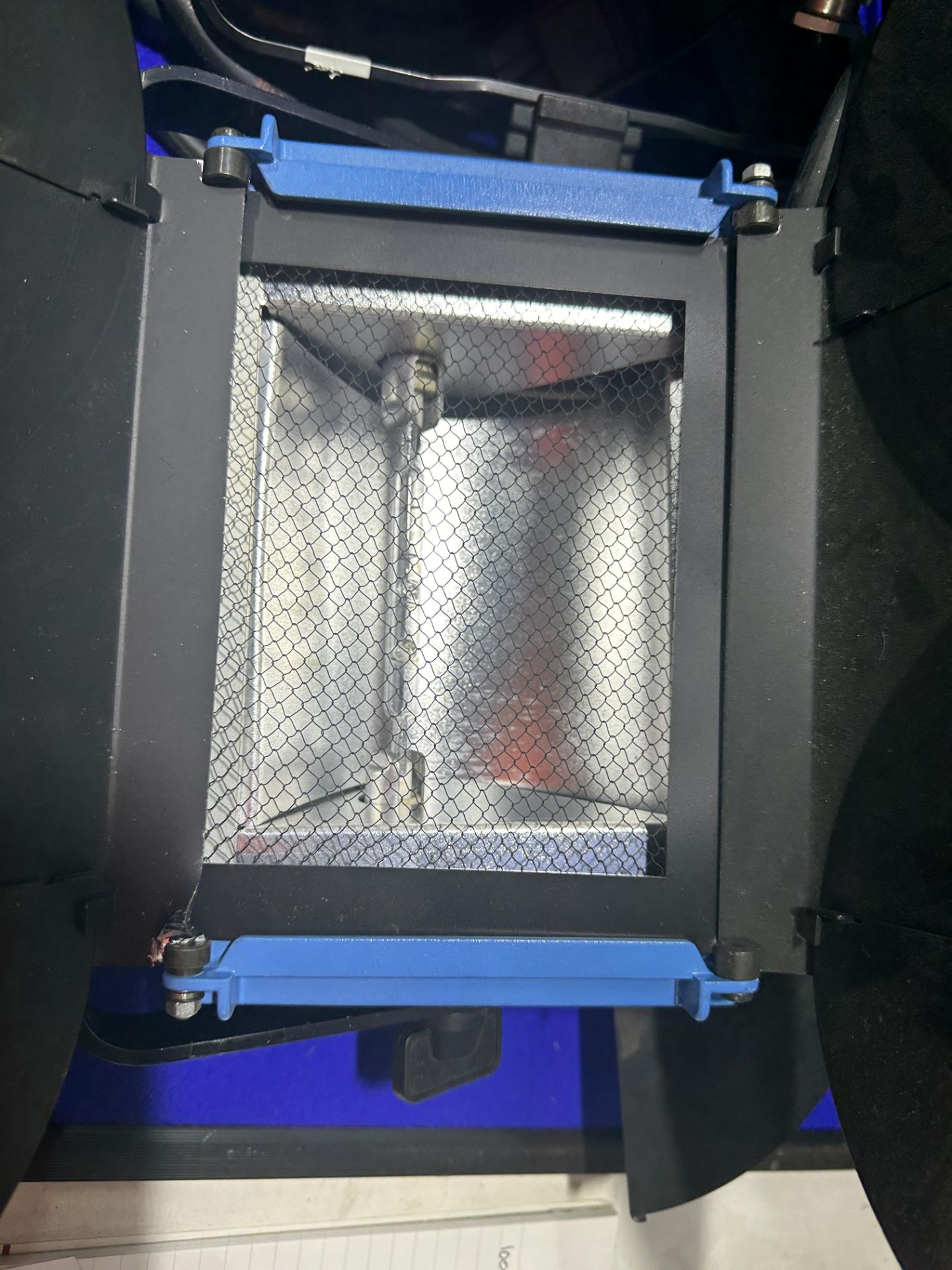 8 x Arri Mini Cyc Light 1000W Tungsten Lights - Image 4 of 7