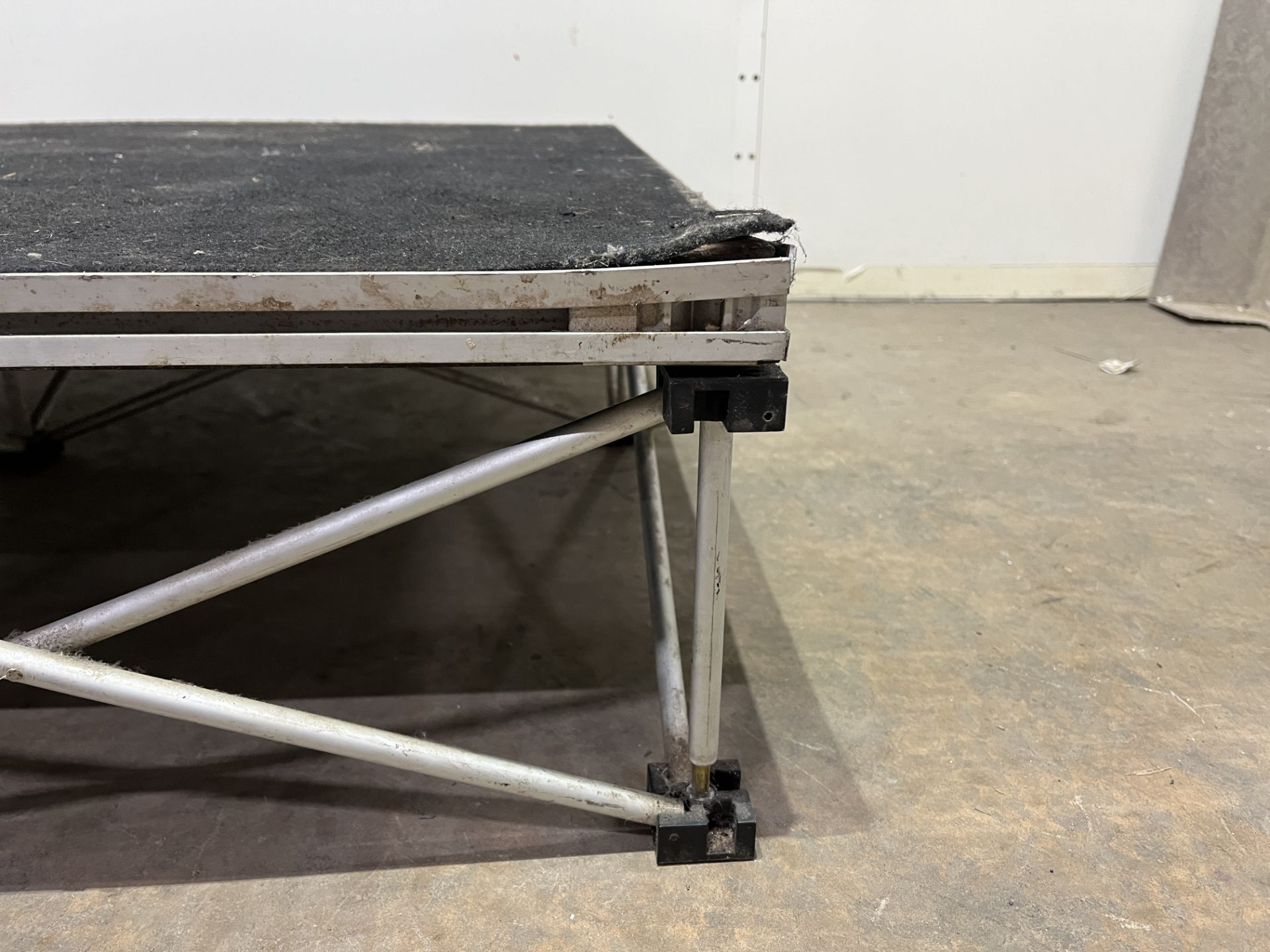 SQUARE PORTABLE PLATFORM - Image 4 of 5