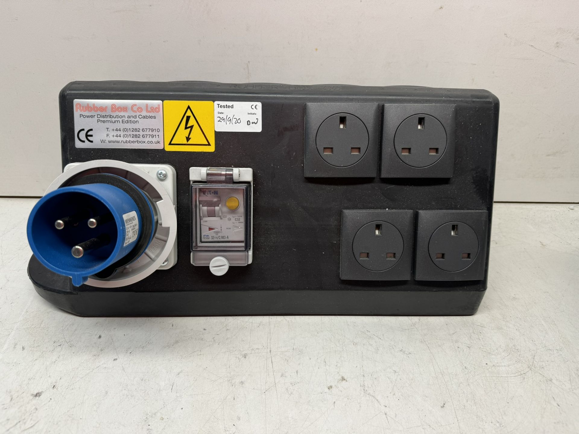 Rubber Box Triangle power distribution Box f/w: 16A 240v In & Out to 14 x 13A 240v Sockets