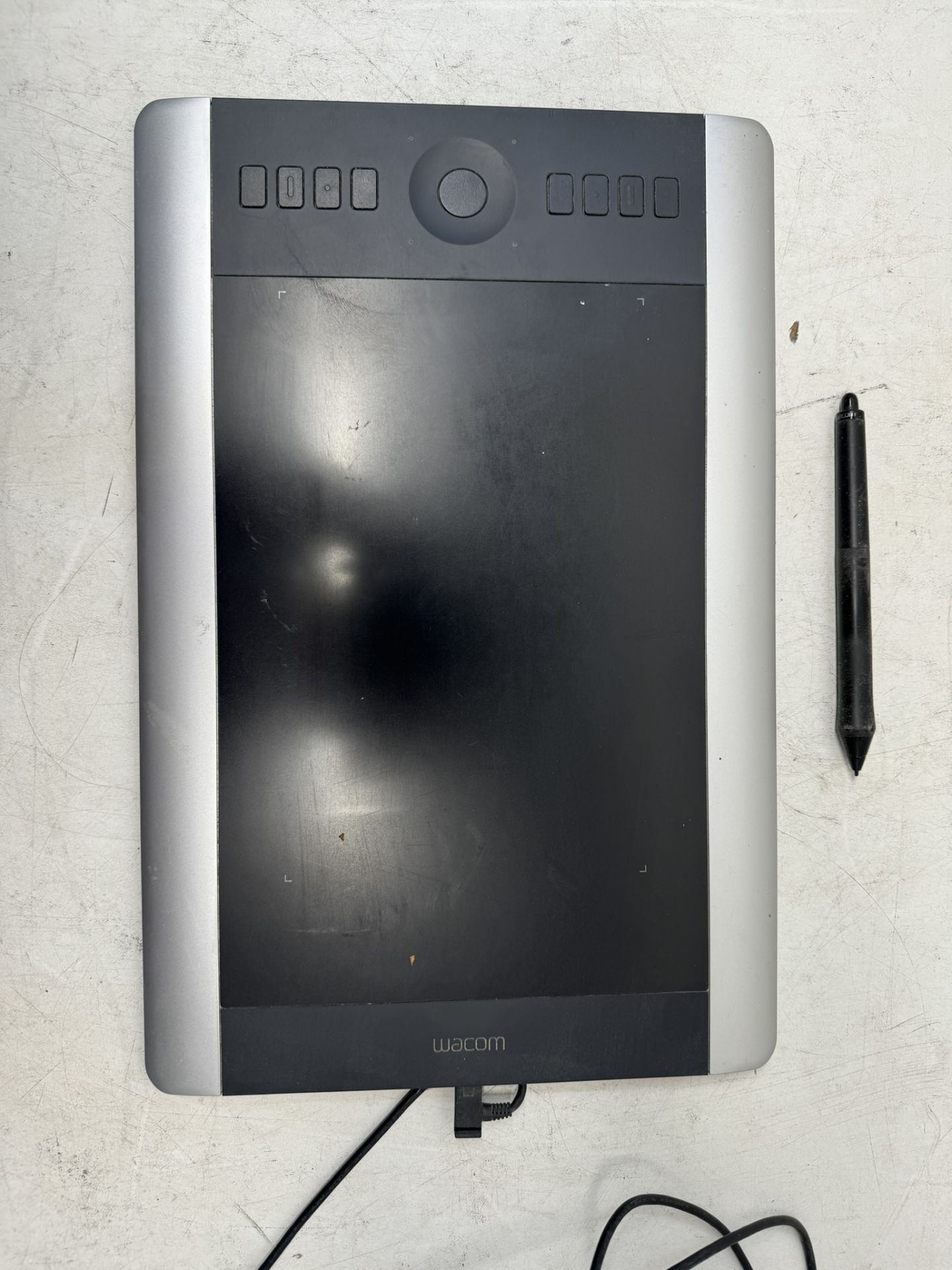 Wacom PTH-651 Intuos Pro Graphics Tablet With Pen