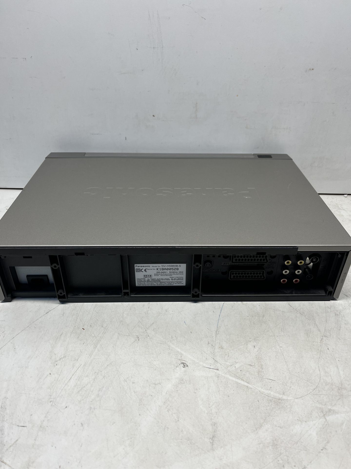 Panasonic NV-HS960 High-End Super VHS Video Player Super Drive - Image 4 of 5