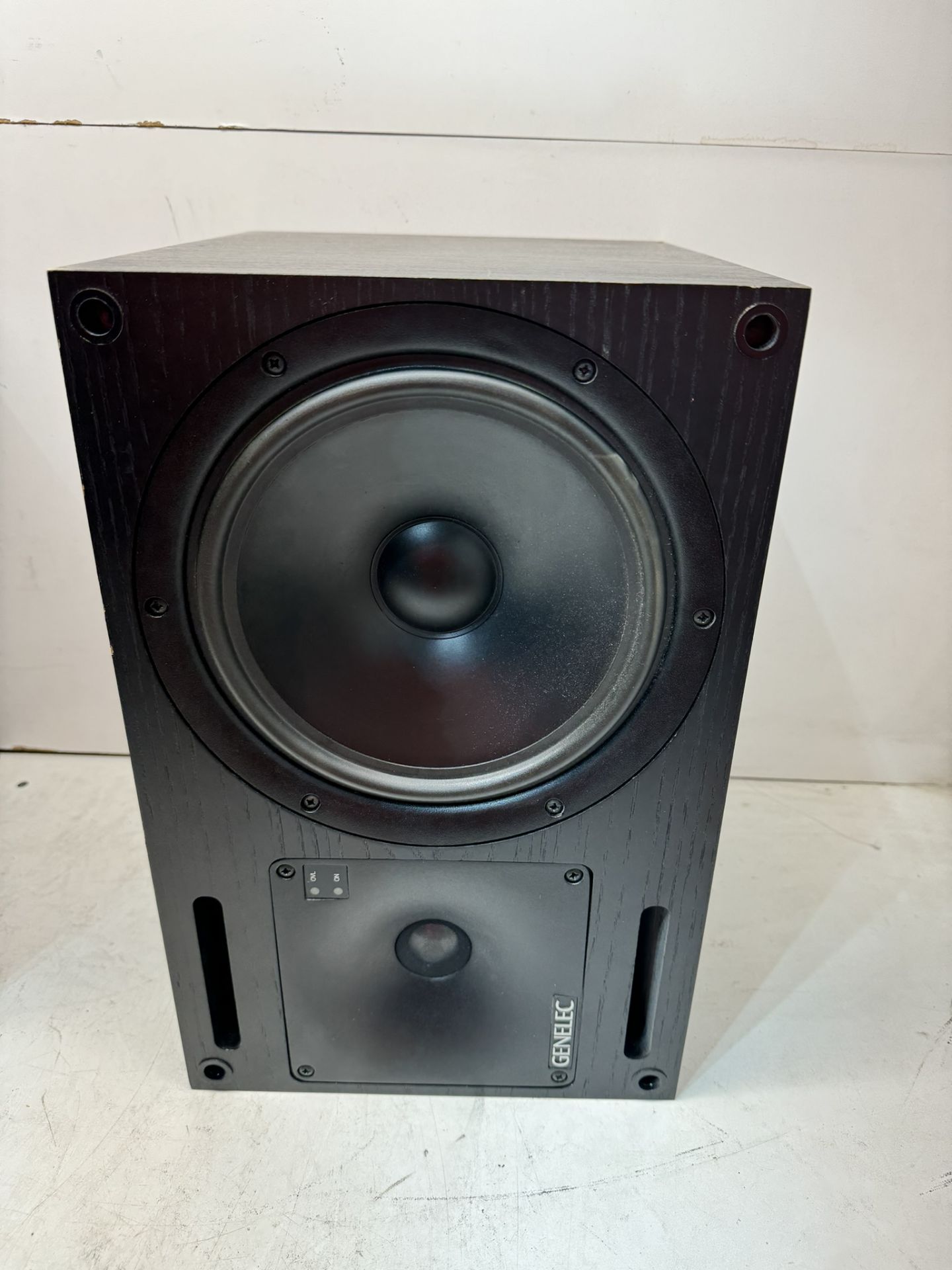 Genelec 1031A 8" Powered Nearfield Studio Monitor (Pair) - Image 3 of 7