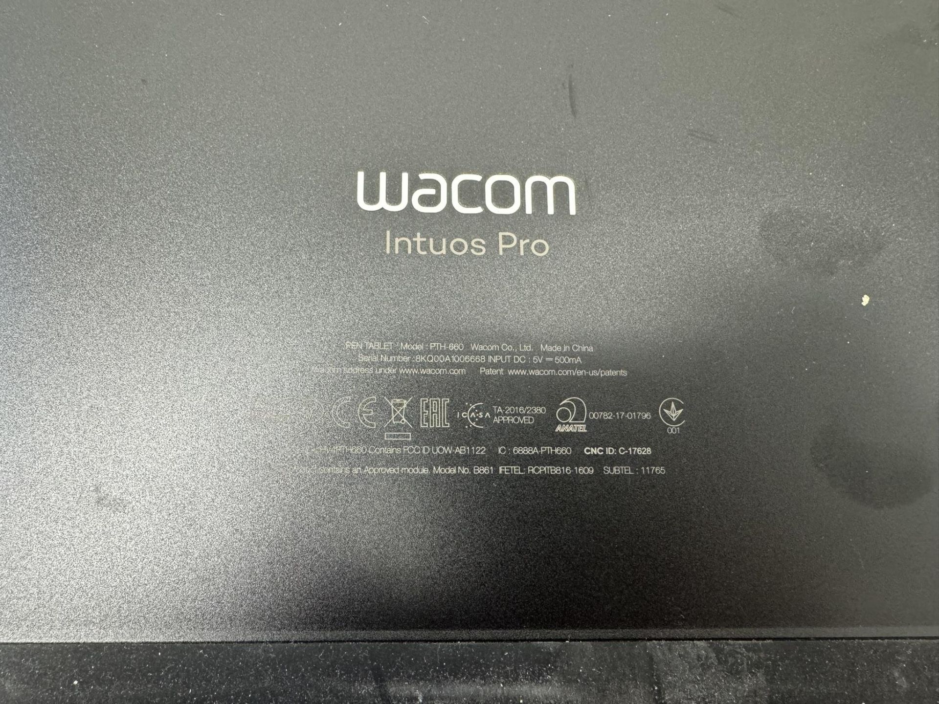 Wacom PTH660 Intuos Pro Digital Graphic Drawing Tablet - Image 2 of 2