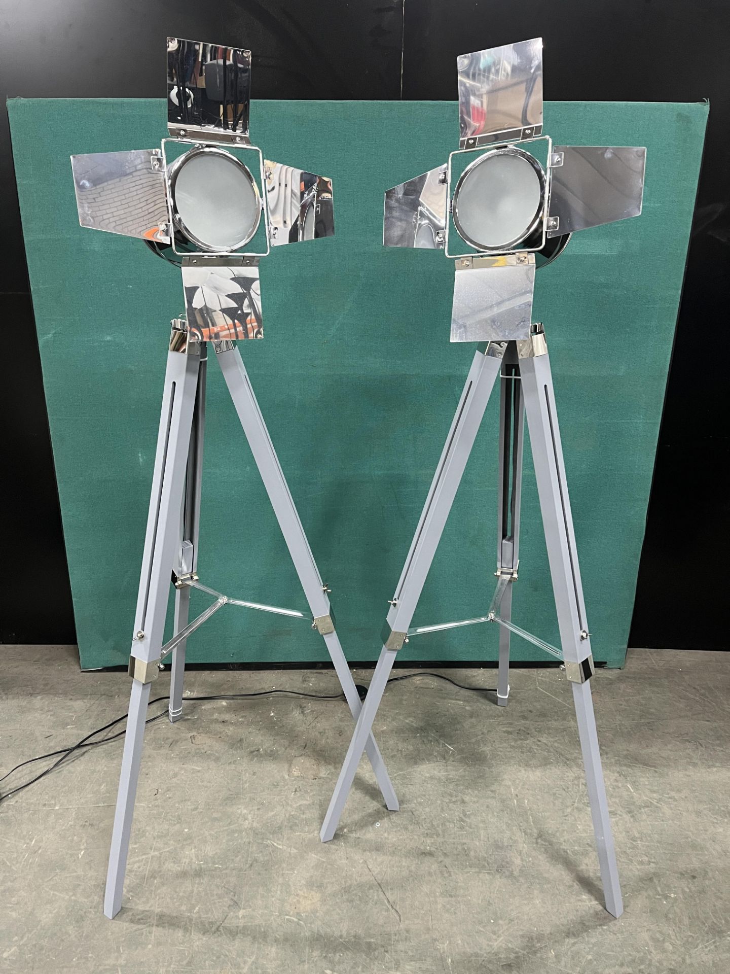 2 x Silver Studio Spotlights With Tripod - Bild 5 aus 6