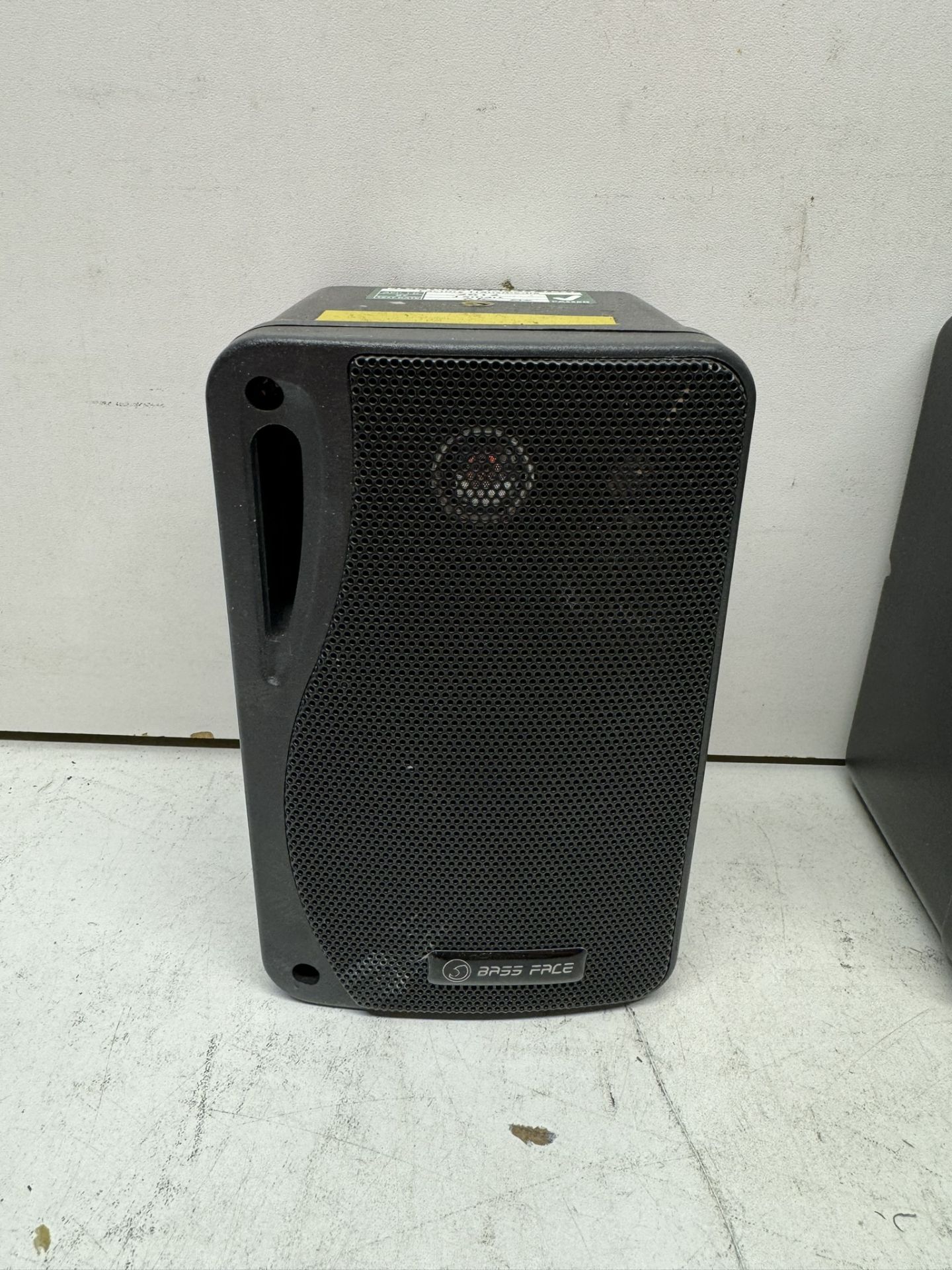 2 x Bassface Weatherproof Outdoor Box Speakers - Image 2 of 4