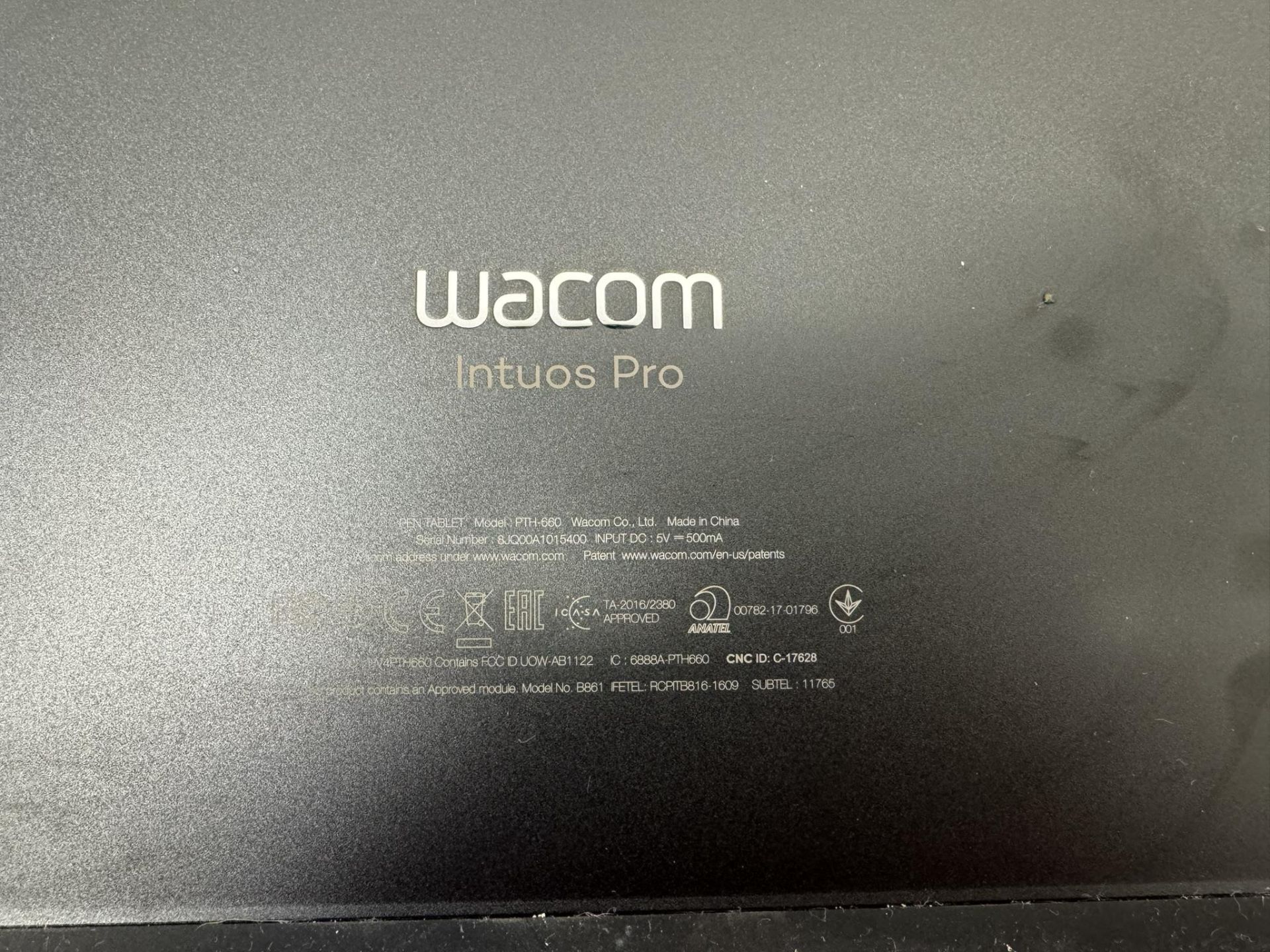 Wacom PTH660 Intuos Pro Digital Graphic Drawing Tablet - Bild 2 aus 2