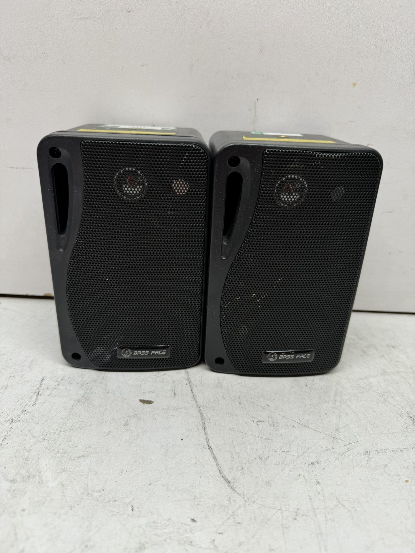 2 x Bassface Weatherproof Outdoor Box Speakers