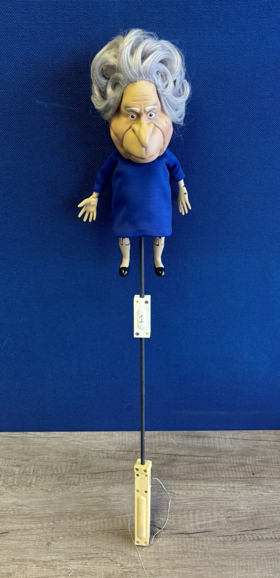Newzoid puppet - The Queen - Bild 4 aus 5