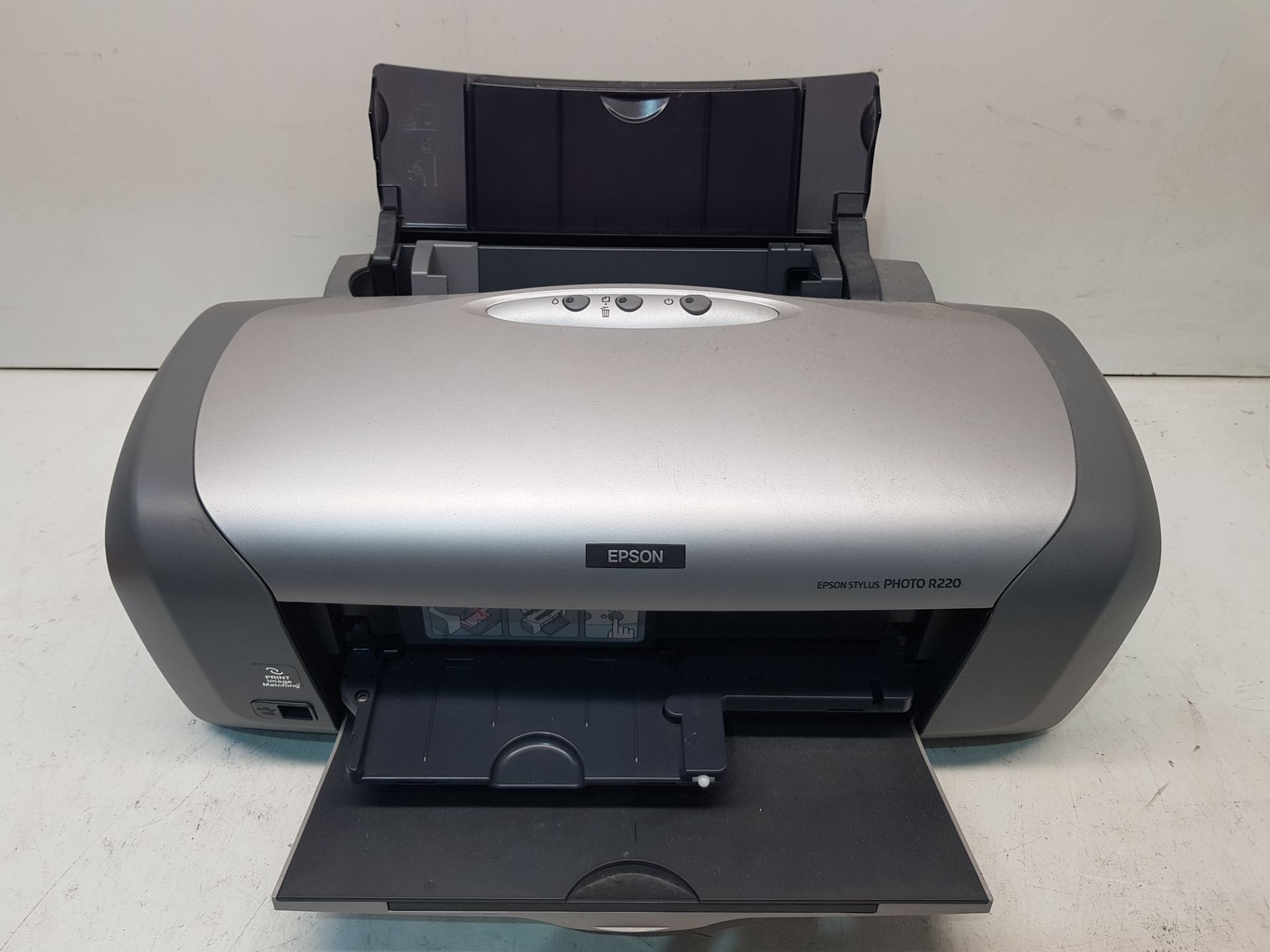 Epson Stylus Photo R220 Ink Jet Printer Model: B261A S/N: GXMK078252 - Bild 2 aus 4