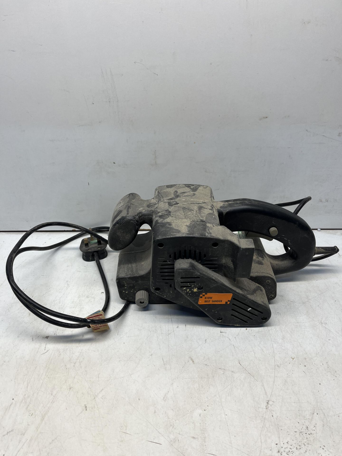 B&Q 810W belt sander