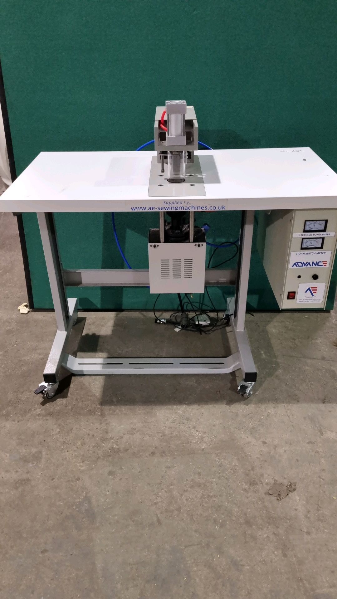 Advance ultrasonic stamping machine