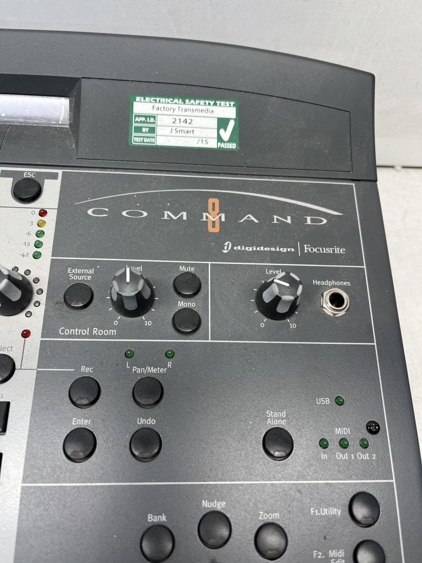 Digidesign Command 8 Analog Mixing Console Model: MC008 - Bild 2 aus 7