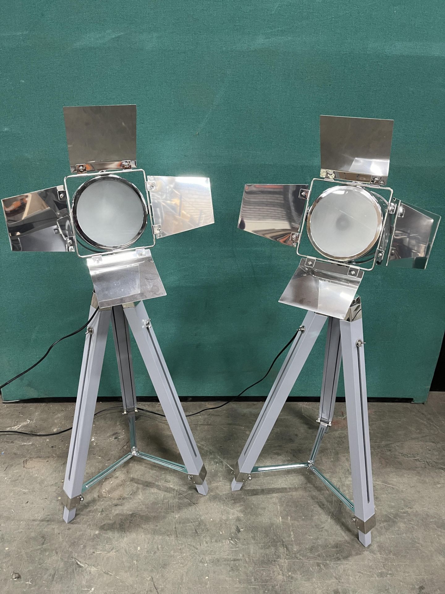 2 x Silver Studio Spotlights With Tripod - Image 3 of 7