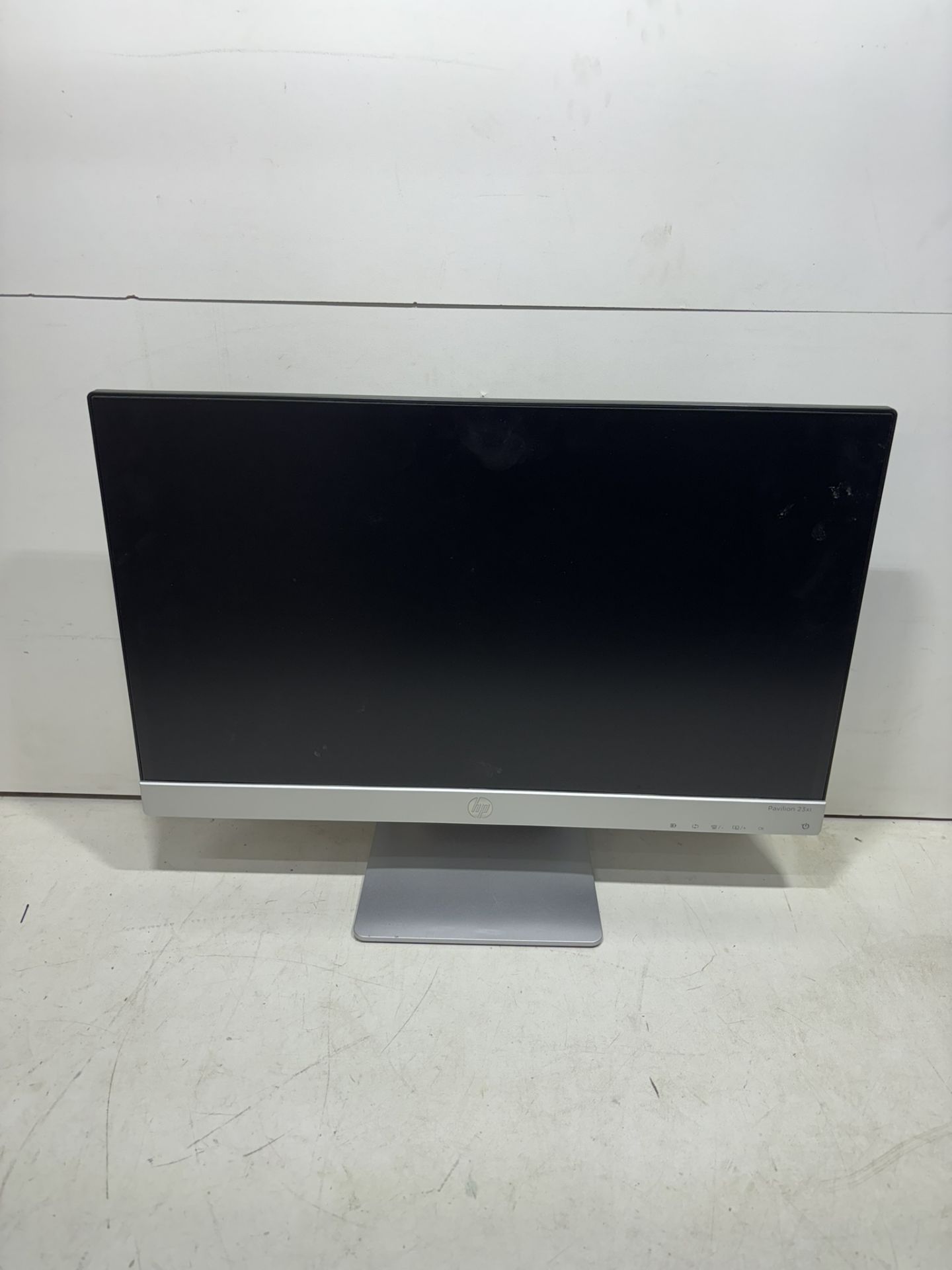 2 x Dell P2210f 22? Widescreen Height Adjustable Monitors