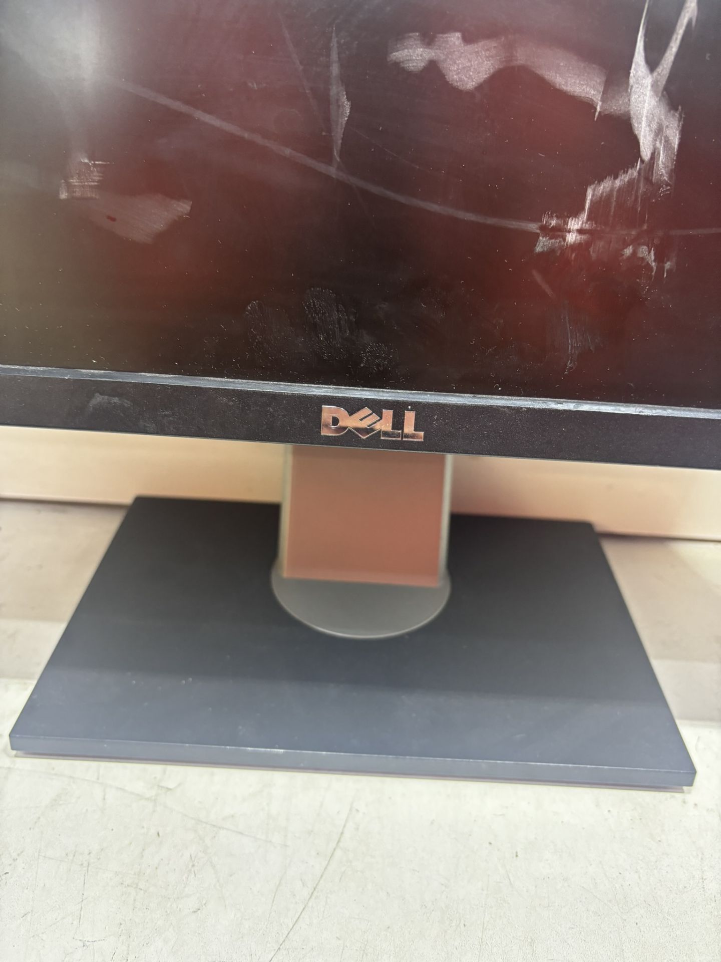 2 x Dell P2210f 22? Widescreen Height Adjustable Monitors - Image 3 of 7