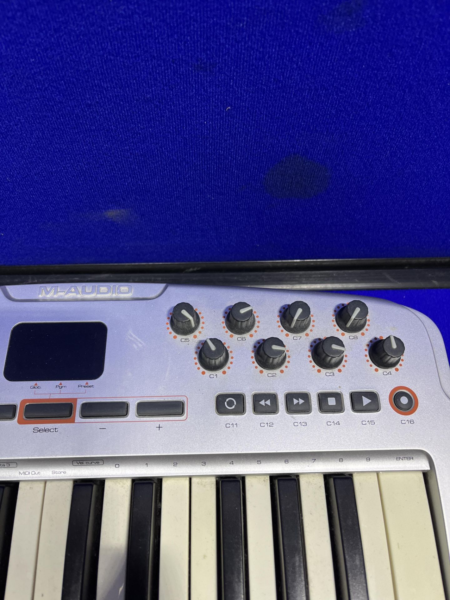 M-Audio Oxygen 8 V2 USB Midi Controller Keyboard - Image 3 of 6