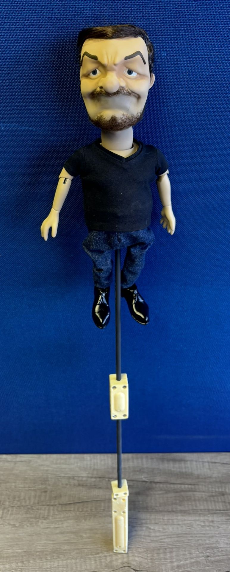 Newzoid puppet - Ricky Gervais - Bild 2 aus 2