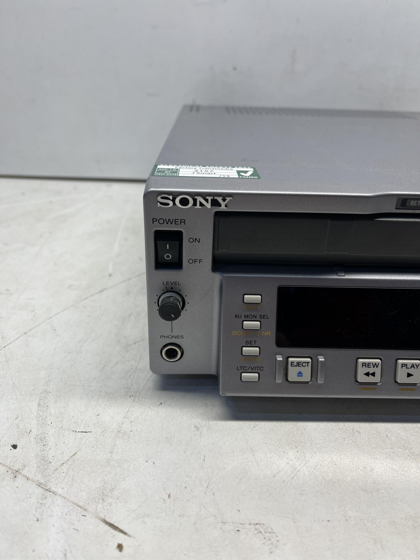 Sony J-30SDI Compact Betacam Series Player - Bild 4 aus 7