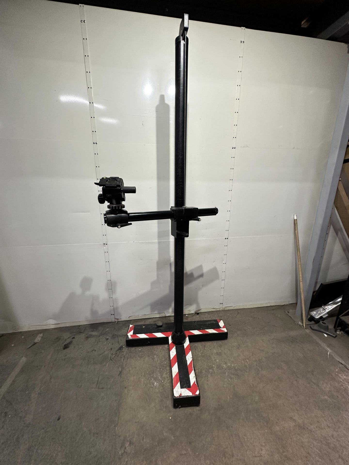 Firenze Salon 7.5ft Studio camera stand with Monfrotto 400 studio geared head