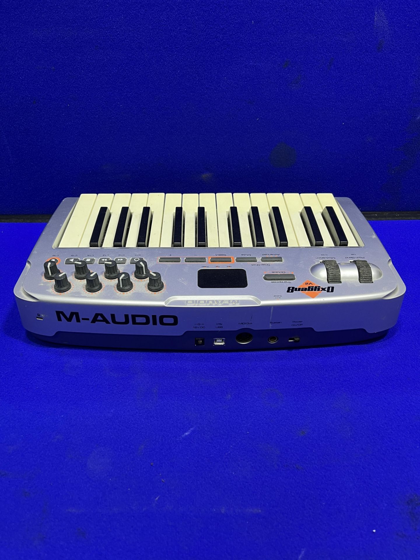 M-Audio Oxygen 8 V2 USB Midi Controller Keyboard - Image 4 of 6