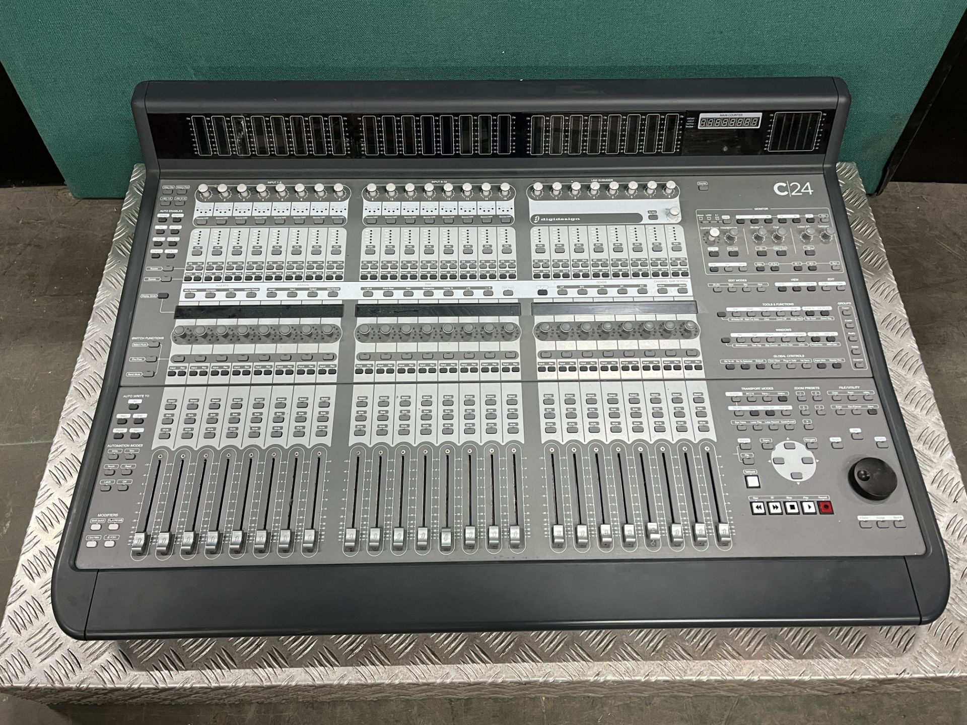 Digidesign C|24 Pro Tools Control Surface - Bild 2 aus 13