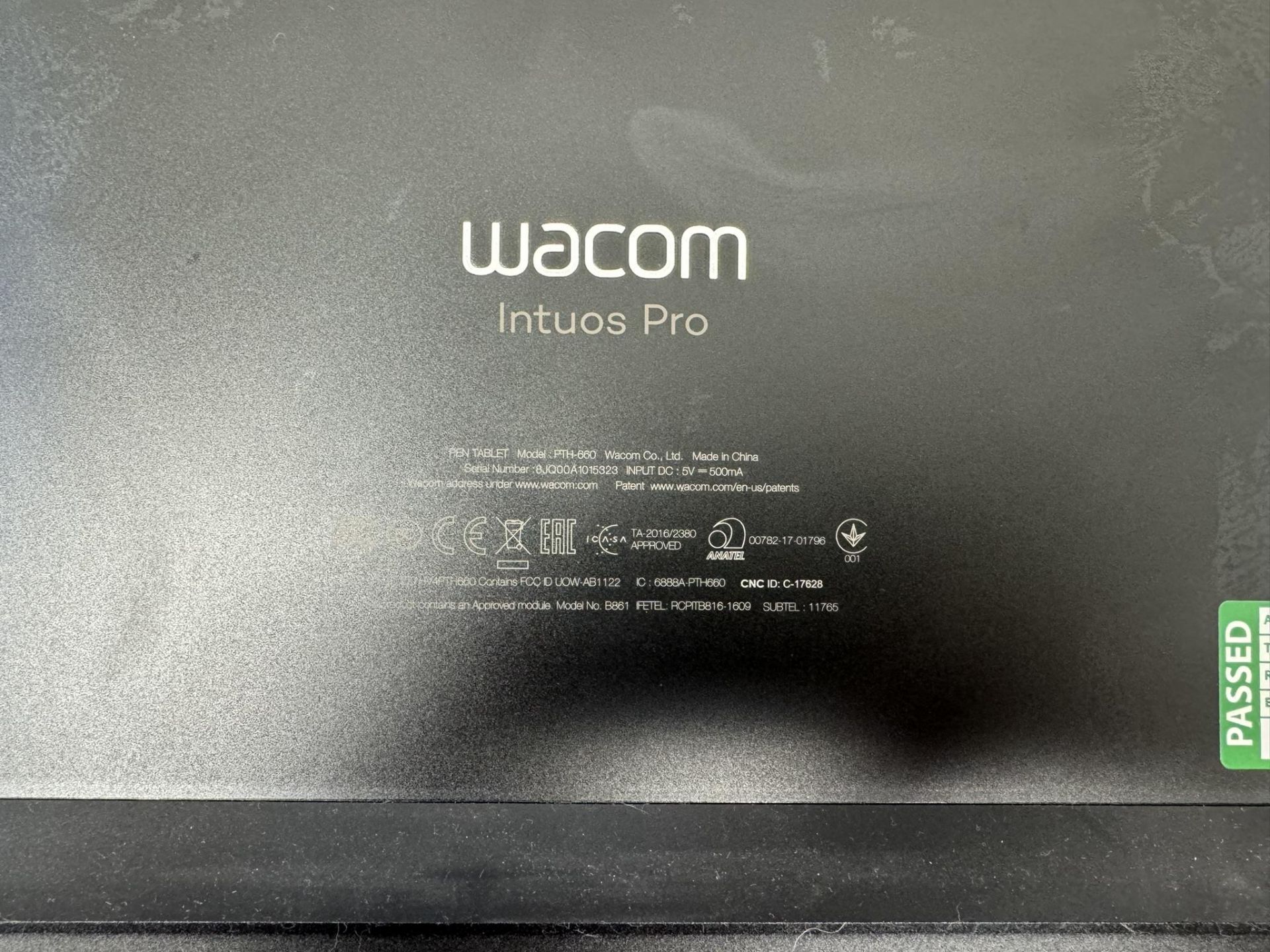 Wacom PTH660 Intuos Pro Digital Graphic Drawing Tablet - Image 2 of 2