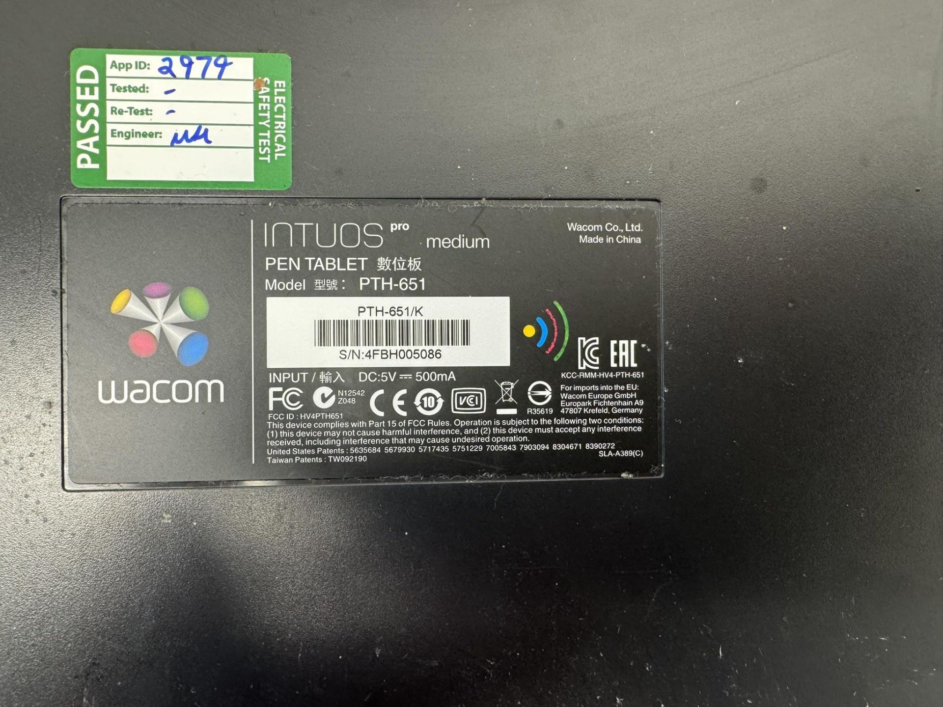 Wacom Intuos Pro Medium Pth651 Pen and Touch Tablet - Image 3 of 4