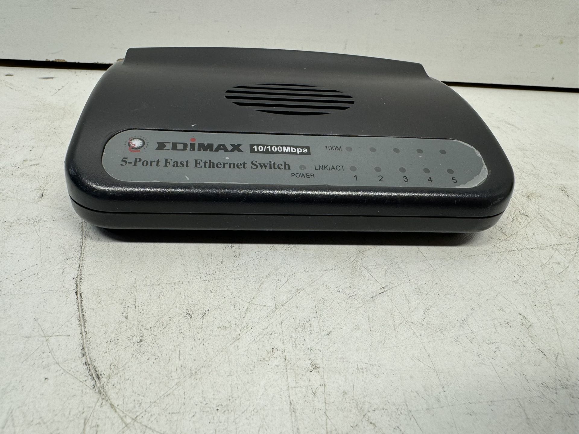 Edimax 5-Port Fast Ethernet Desktop Switch - Image 2 of 4