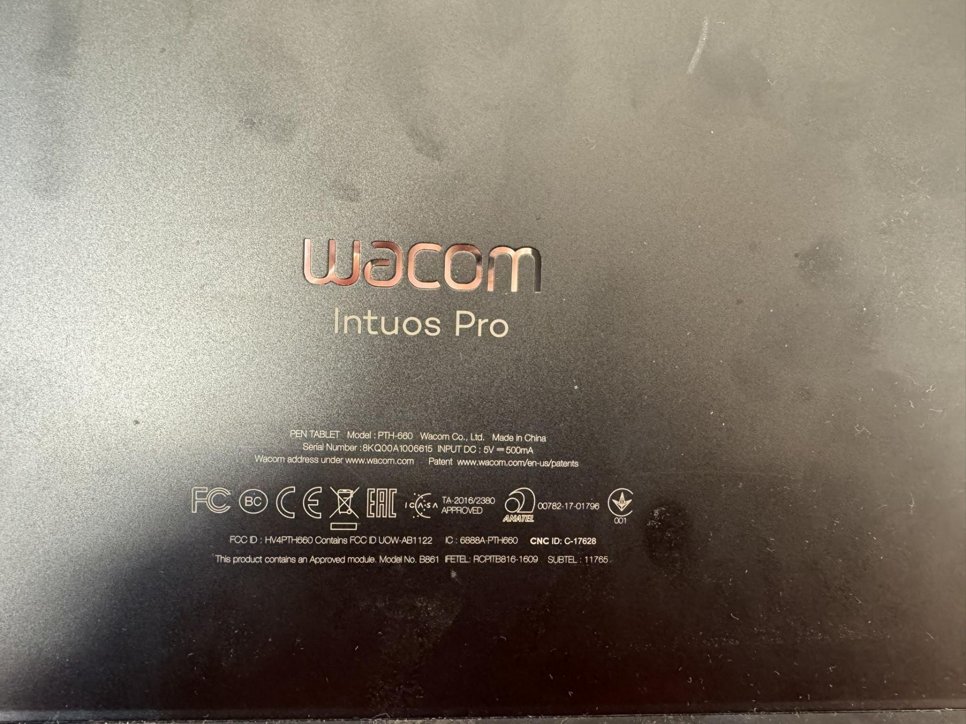 Wacom PTH660 Intuos Pro Digital Graphic Drawing Tablet With Pen - Image 3 of 5