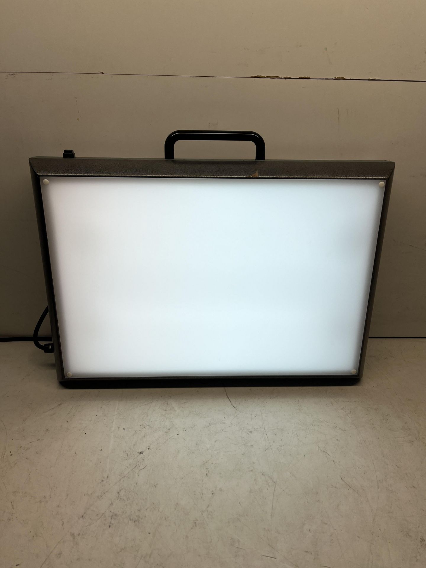 Studio Lamp Model: 710-407X S/N: 26389 - Image 4 of 4