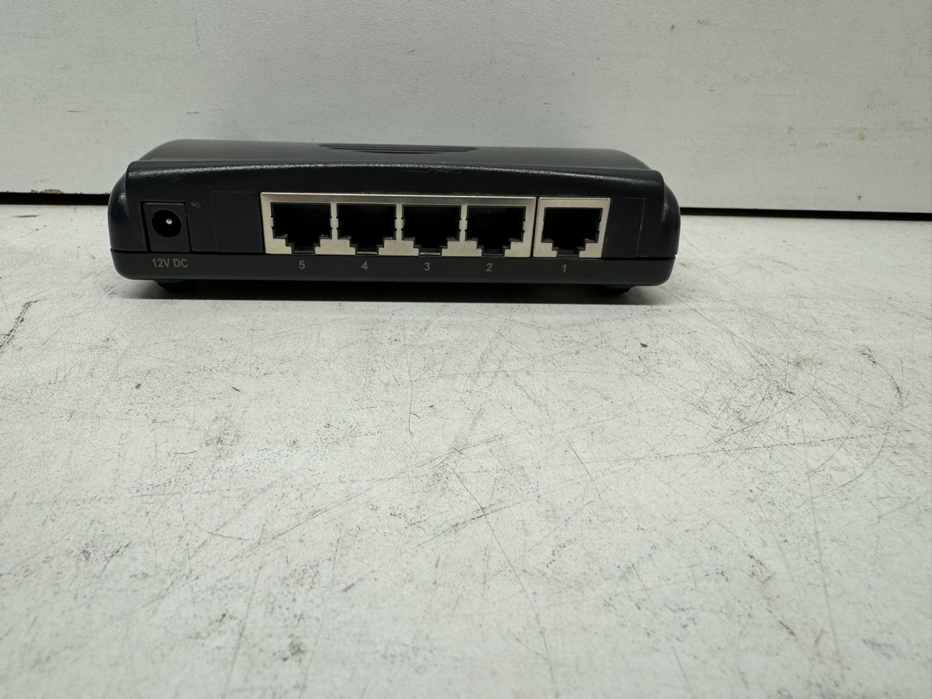 Edimax 5-Port Fast Ethernet Desktop Switch - Image 3 of 4