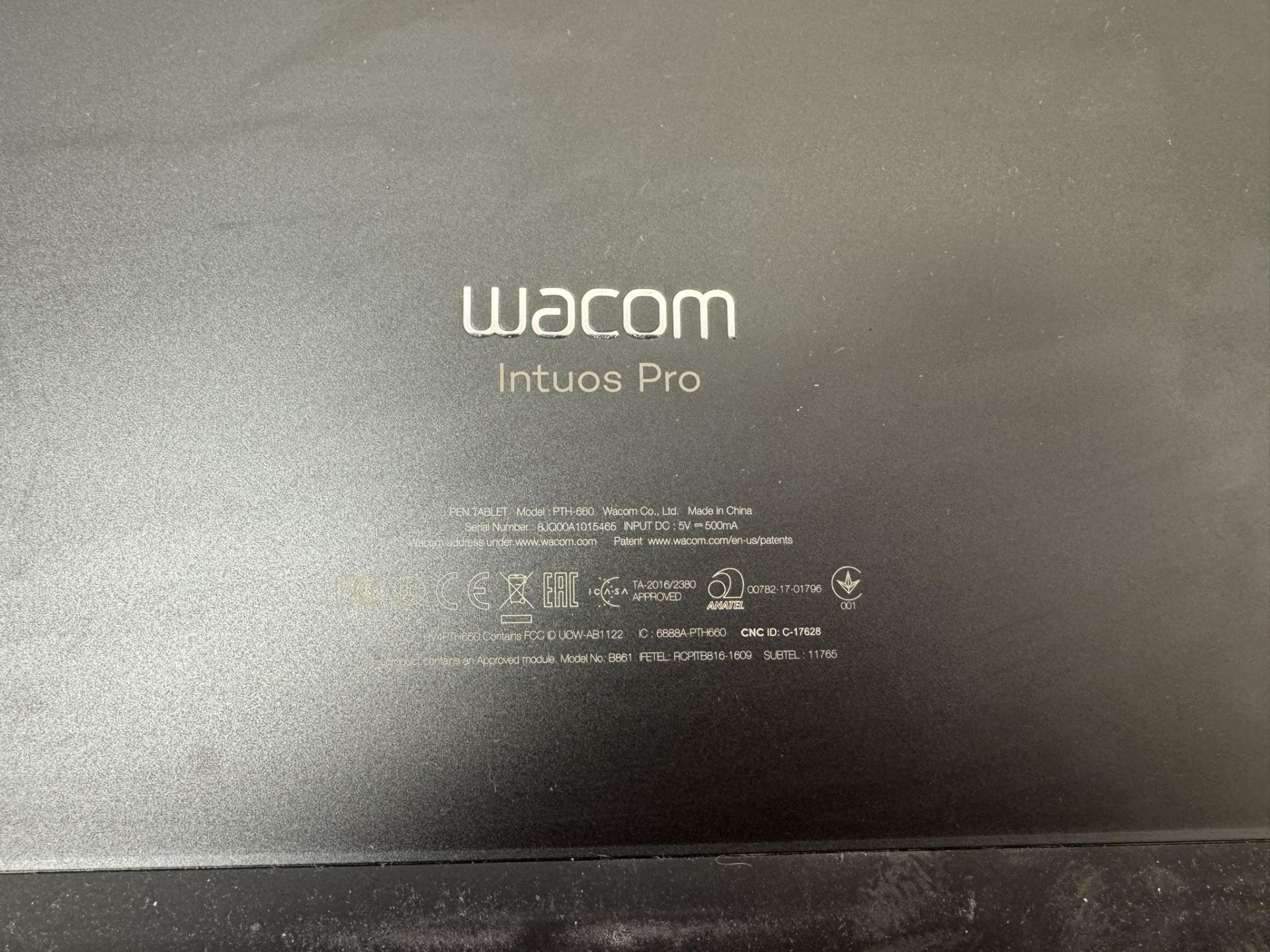 Wacom PTH660 Intuos Pro Digital Graphic Drawing Tablet - Image 2 of 2