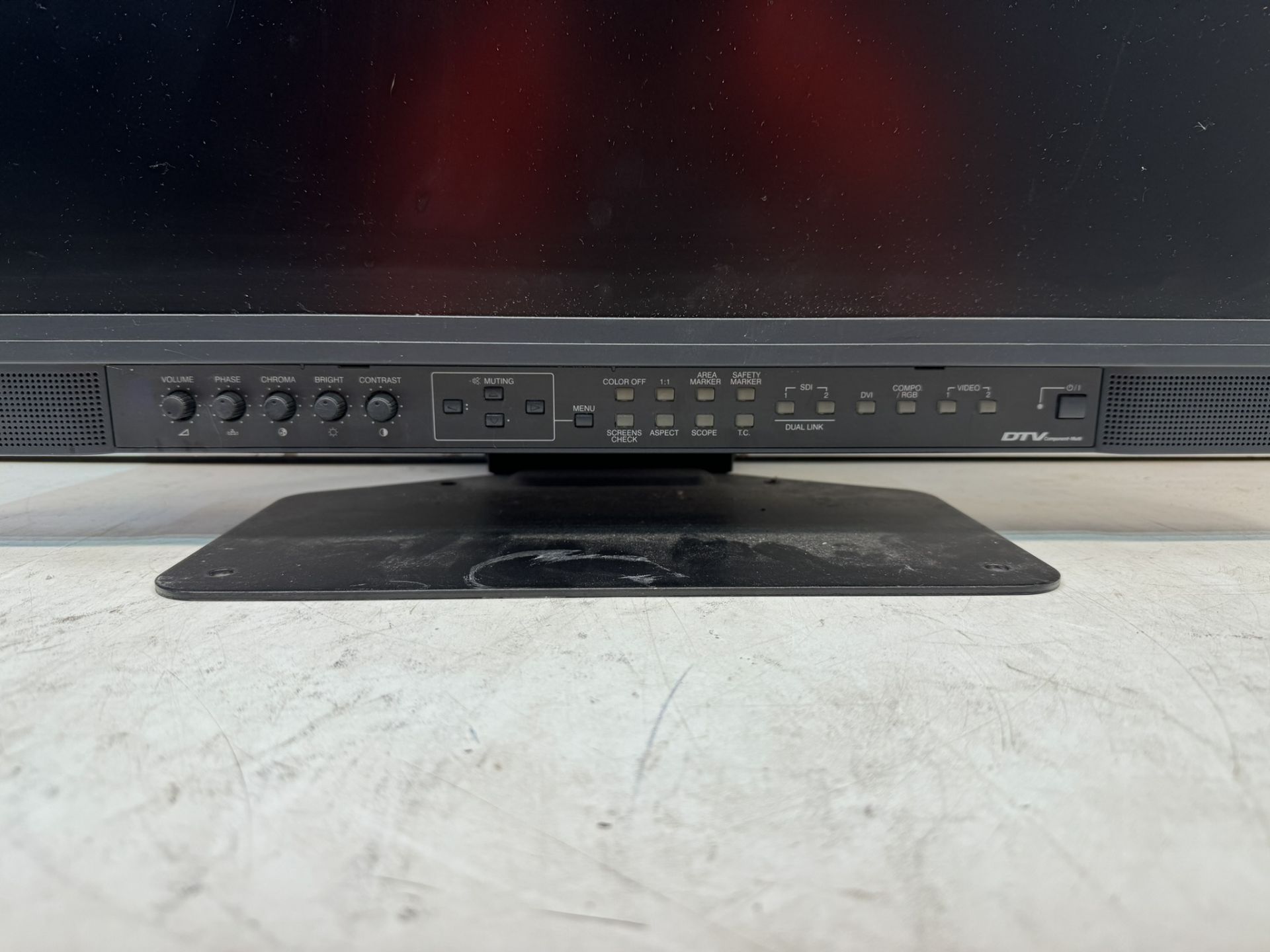 JVC DT-V24G1 Full HD 24” Studio LCD Monitor - Image 2 of 4